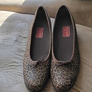 Munro Women's Brown Leopard Loafers Size 8.5 Narrow